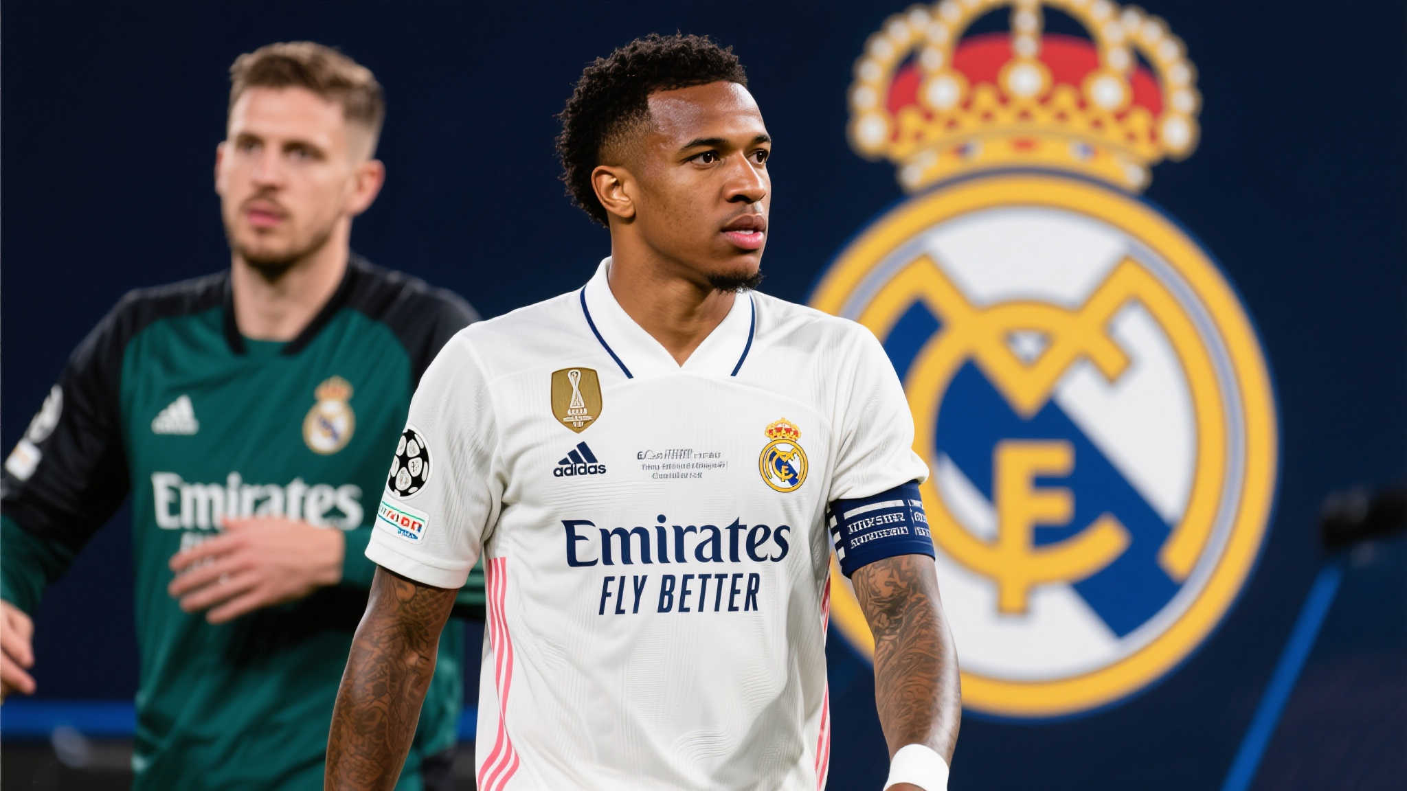 罗马诺宣布:曼联欲售加纳乔6000万,四大边锋受关注 对于这种重量级别选手,理解此次事件仅从价格层面来看